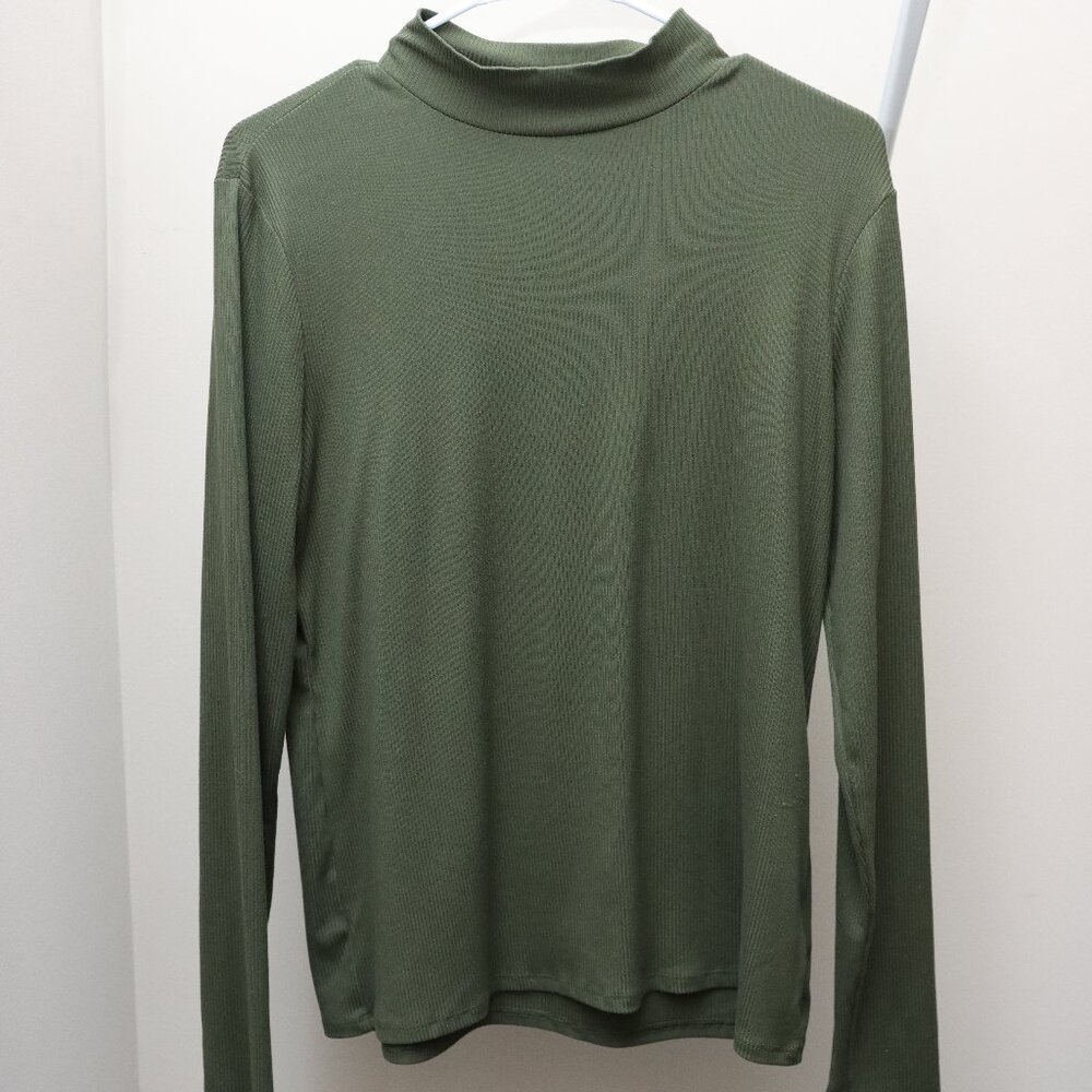 Long sleeve mock neck t-shirt